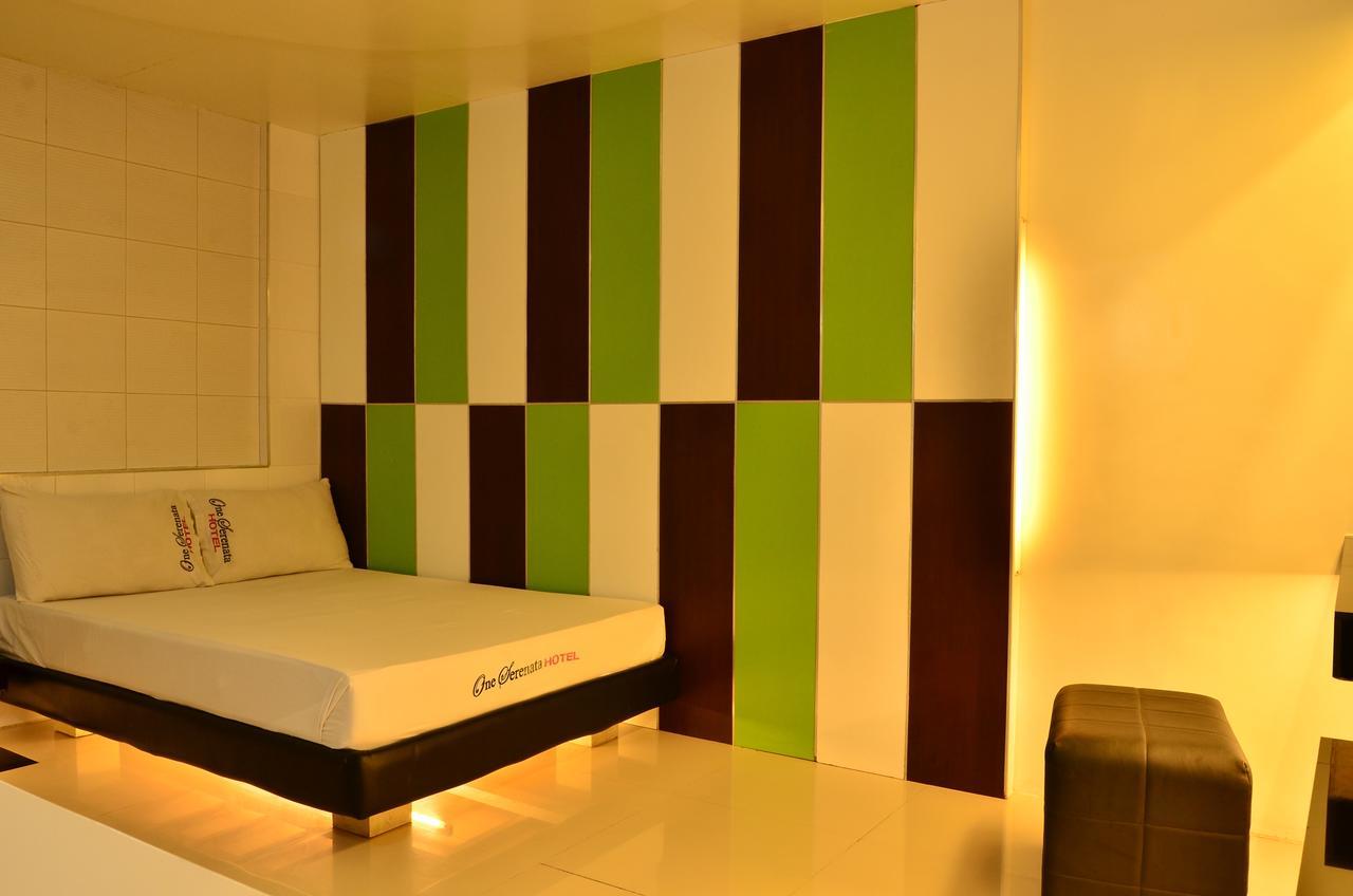 One Serenata Hotel Bacao Cavite Room photo